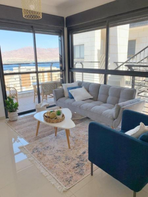 Sea view penthouse Private rooftop jacuzzi